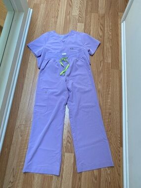 Figs Lavender Dew Set, size S Catarina and S/P Isabel, excellent condition